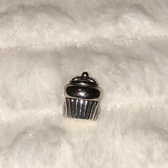 Authentic Pandora cupcake charm - Picture 3 of 6